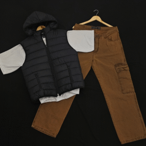 Combo, Chaleco negro, remera oversize y baggy marrón