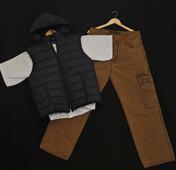 Combo, Chaleco negro, remera oversize y baggy marrón